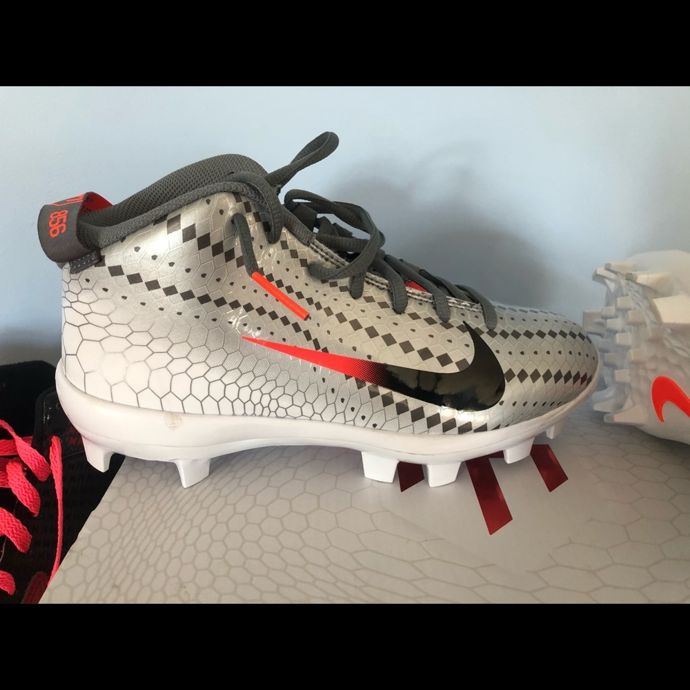 Brand new Youth Football Cleats 5Y